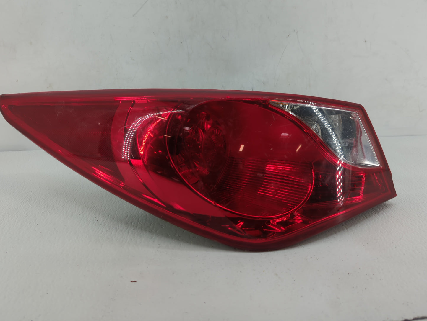 2002-2005 Ford Explorer Tail Light Assembly Driver Left OEM P/N:1L2X-13B505-B Fits Fits 2002 2003 2004 2005 OEM Used Auto Pa