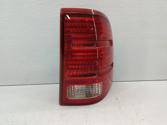 2002-2005 Ford Explorer Tail Light Assembly Passenger Right OEM P/N:5480780 1L2X-13B504-B Fits Fits 2002 2003 2004 2005 OEM 