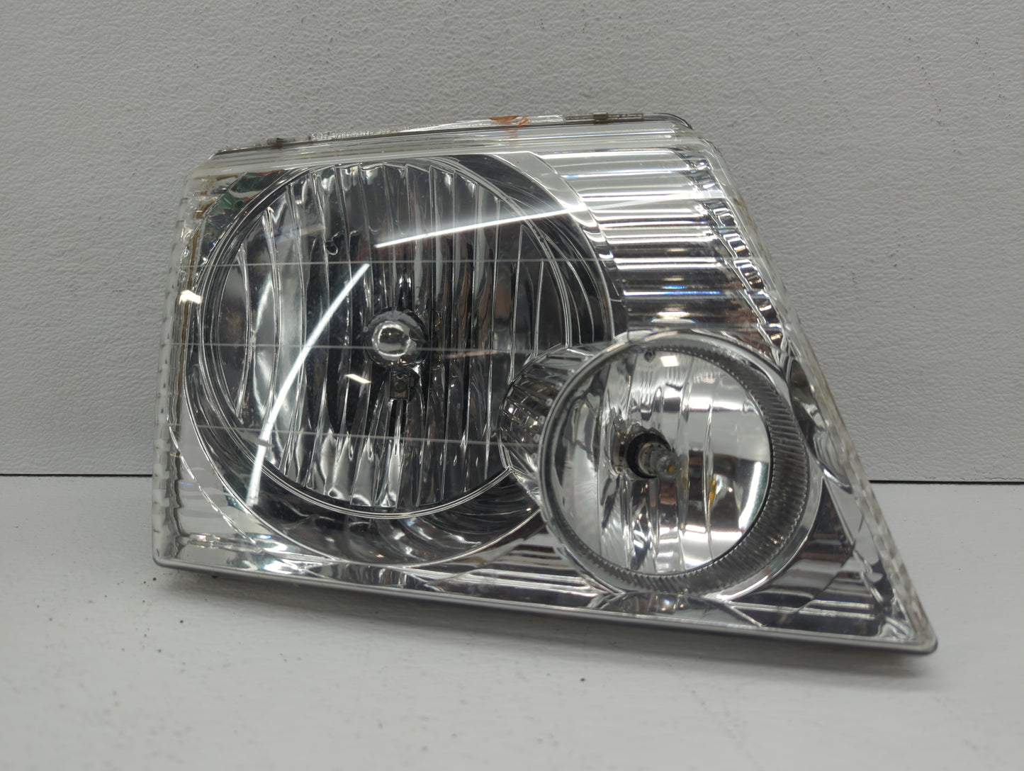 2002-2005 Ford Explorer Passenger Right Oem Head Light Headlight Lamp - Oemusedautoparts1.com