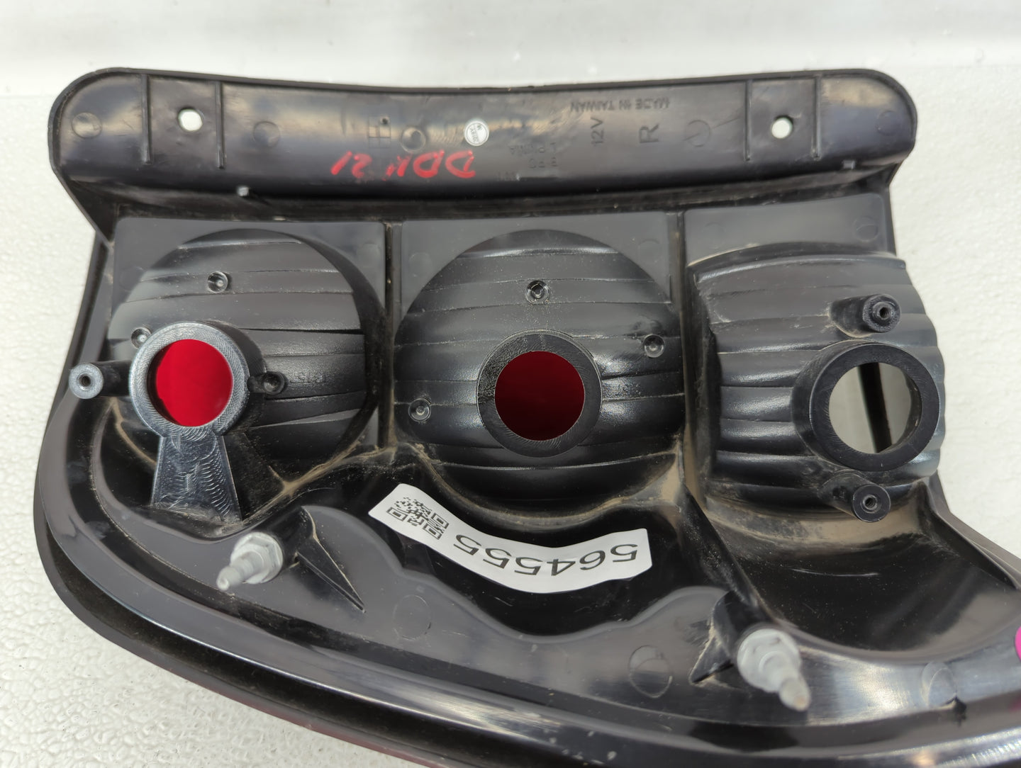 2001-2005 Ford Explorer Tail Light Assembly Passenger Right OEM Fits Fits 2001 2002 2003 2004 2005 OEM Used Auto Parts - Oem