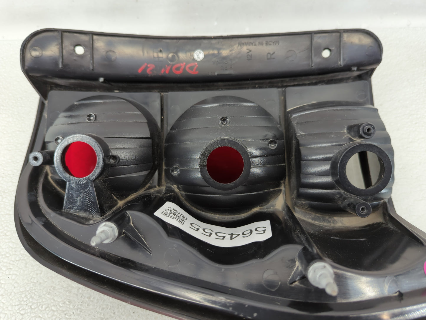 2001-2005 Ford Explorer Tail Light Assembly Passenger Right OEM Fits Fits 2001 2002 2003 2004 2005 OEM Used Auto Parts - Oem