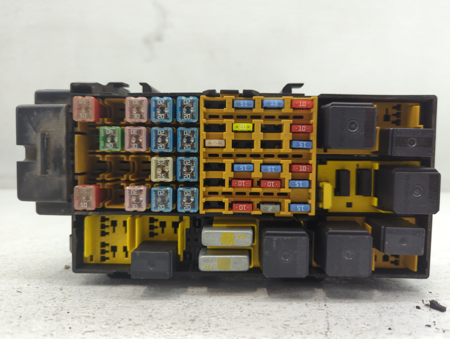 2001-2005 Ford Explorer Fusebox Fuse Box Panel Relay Module P/N:ZL5T-14A075-AA UTA 90188 Fits Fits 2001 2002 2003 2004 2005 