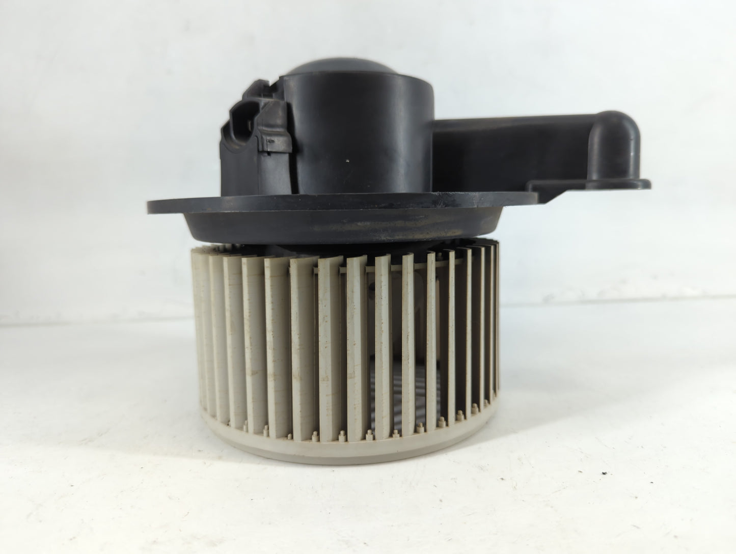2002-2005 Ford Explorer Heater AC Blower Motor P/N:VP5L2H 19D583 AA Fits Fits 2002 2003 2004 2005 OEM Used Auto Parts - Oemu