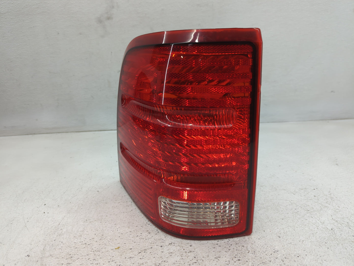 2002-2005 Ford Explorer Tail Light Assembly Driver Left OEM P/N:1L2X-138505-B Fits Fits 2002 2003 2004 2005 OEM Used Auto Pa