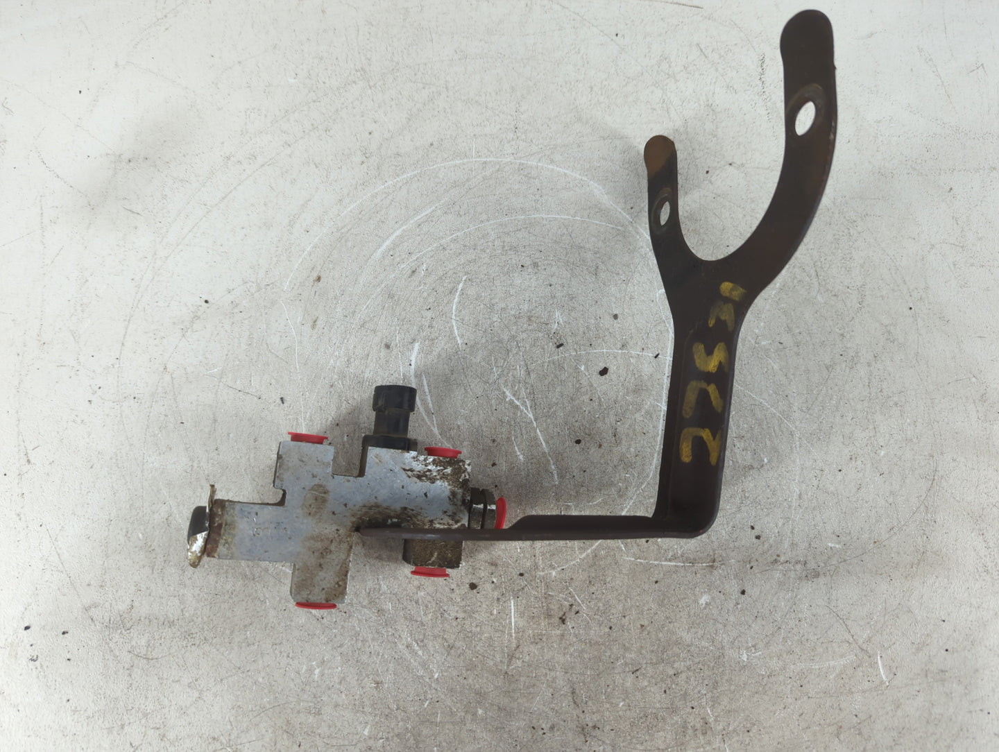 2005 Ford Explorer Brake Proportioning Valve - Oemusedautoparts1.com