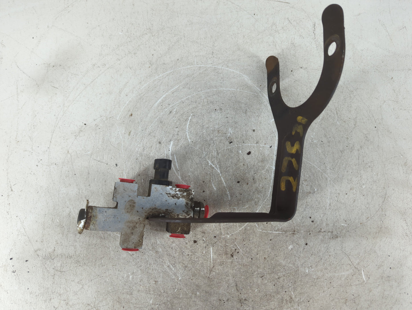2005 Ford Explorer Brake Proportioning Valve - Oemusedautoparts1.com