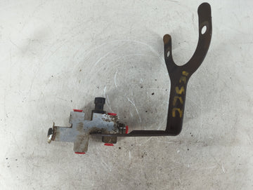 2005 Ford Explorer Brake Proportioning Valve - Oemusedautoparts1.com