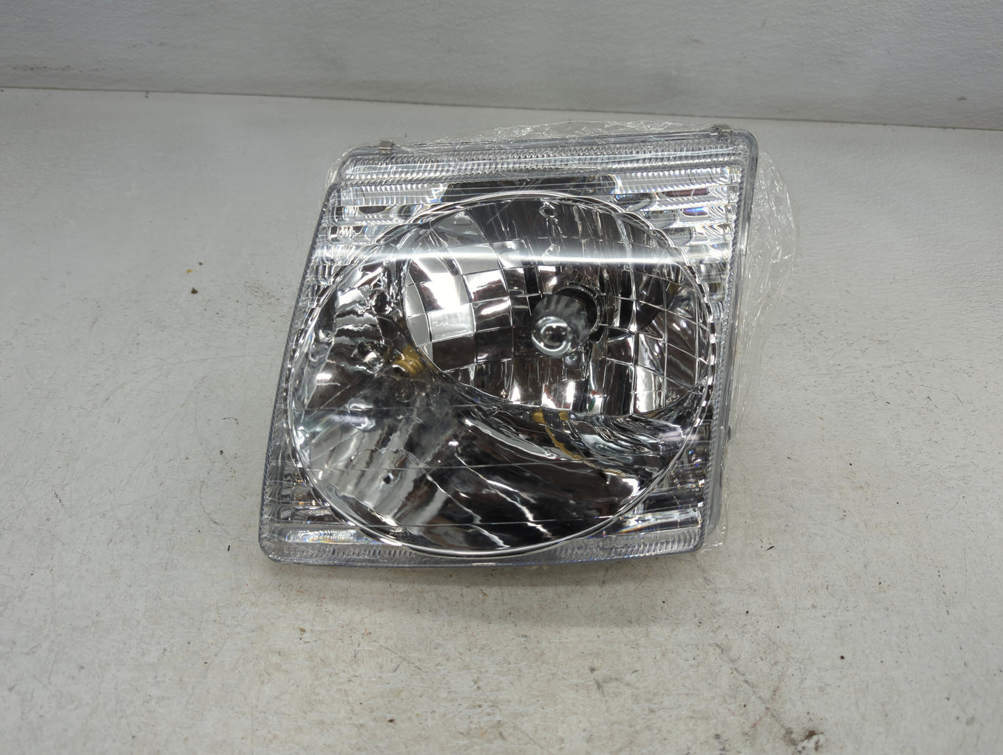 Ford Explorer Driver Left Oem Head Light Headlight Lamp - Oemusedautoparts1.com