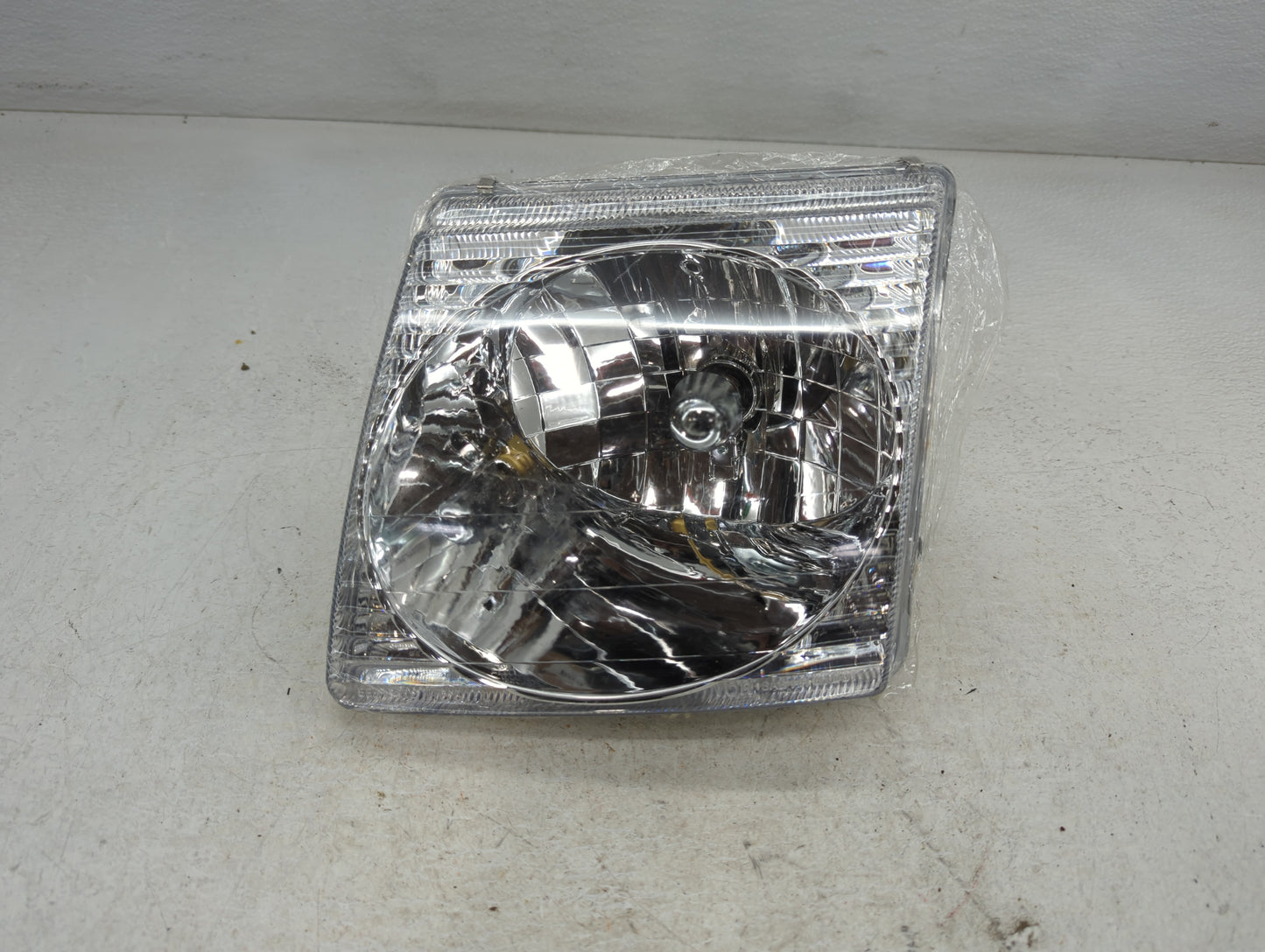 Ford Explorer Driver Left Oem Head Light Headlight Lamp - Oemusedautoparts1.com