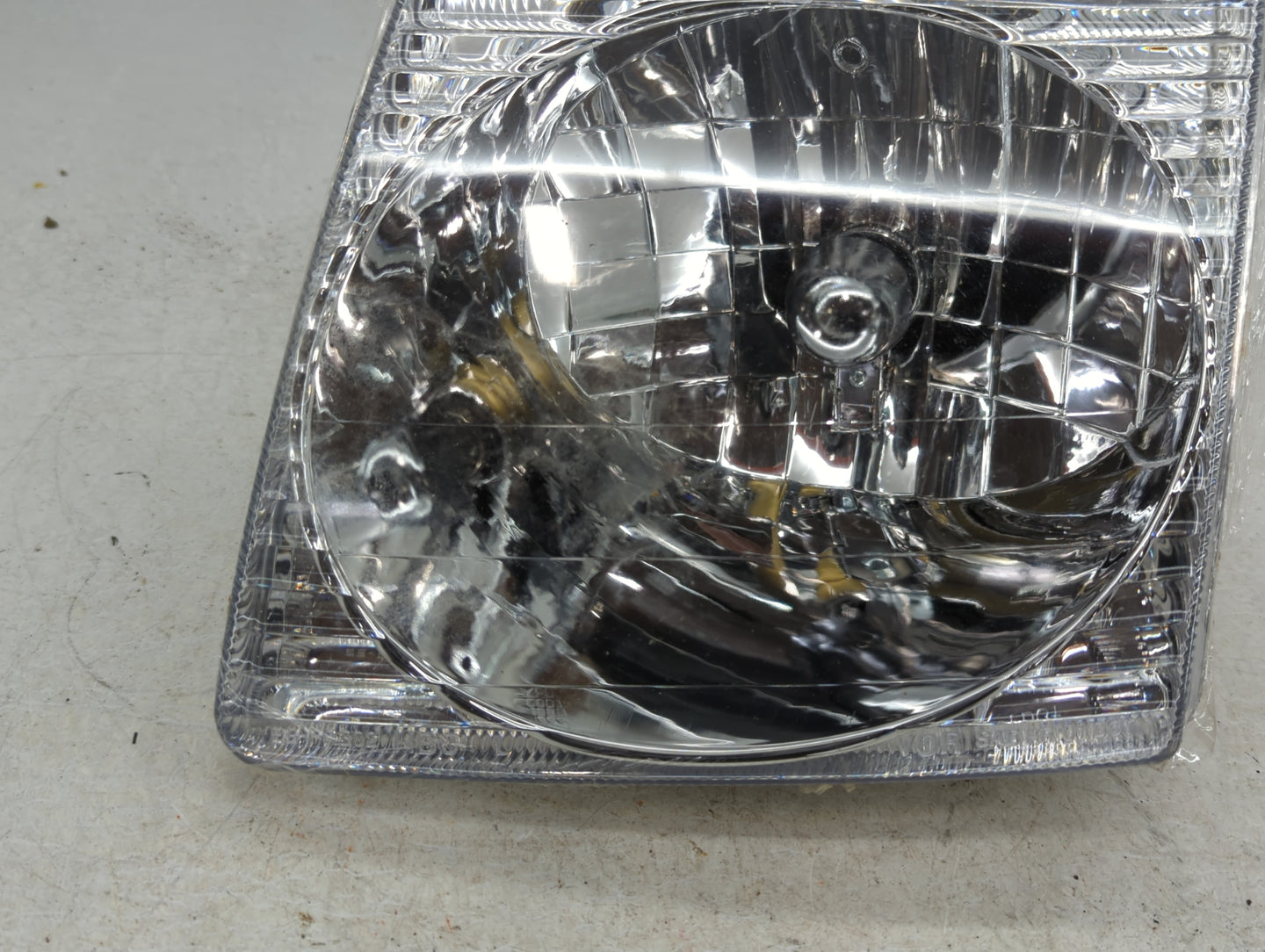 Ford Explorer Driver Left Oem Head Light Headlight Lamp - Oemusedautoparts1.com