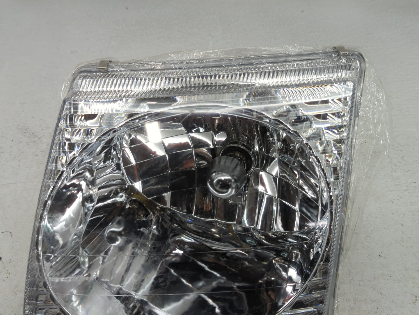 Ford Explorer Driver Left Oem Head Light Headlight Lamp - Oemusedautoparts1.com