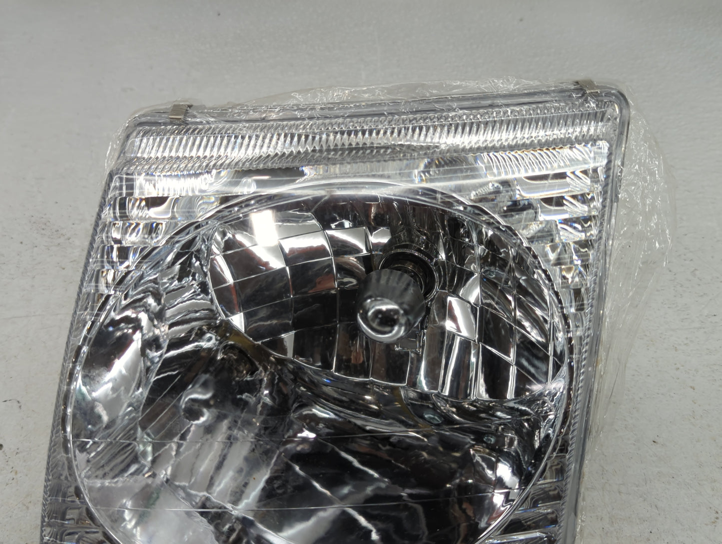Ford Explorer Driver Left Oem Head Light Headlight Lamp - Oemusedautoparts1.com
