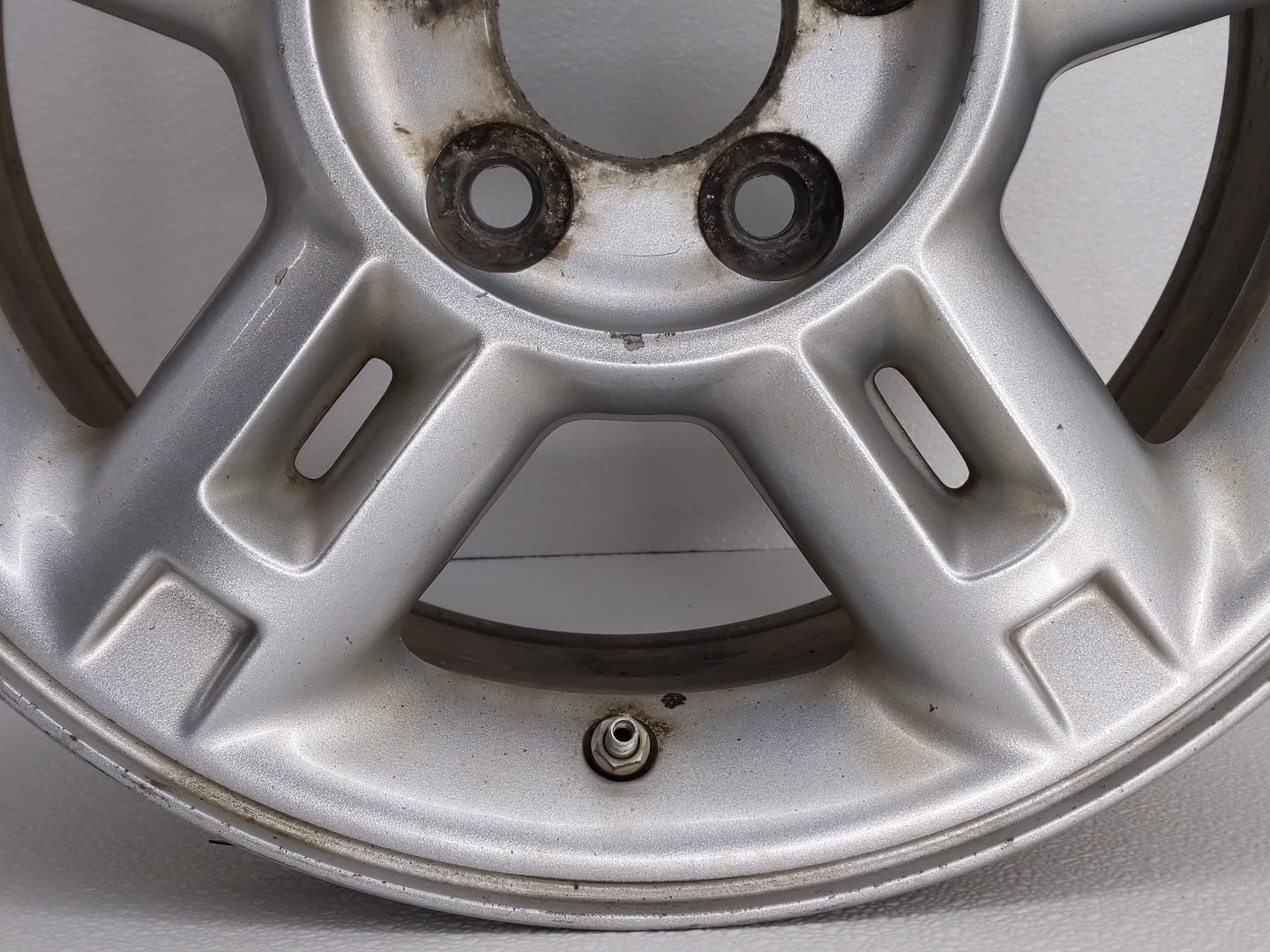 2004-2005 Ford Explorer Oem Wheel Rim 781592 - Oemusedautoparts1.com
