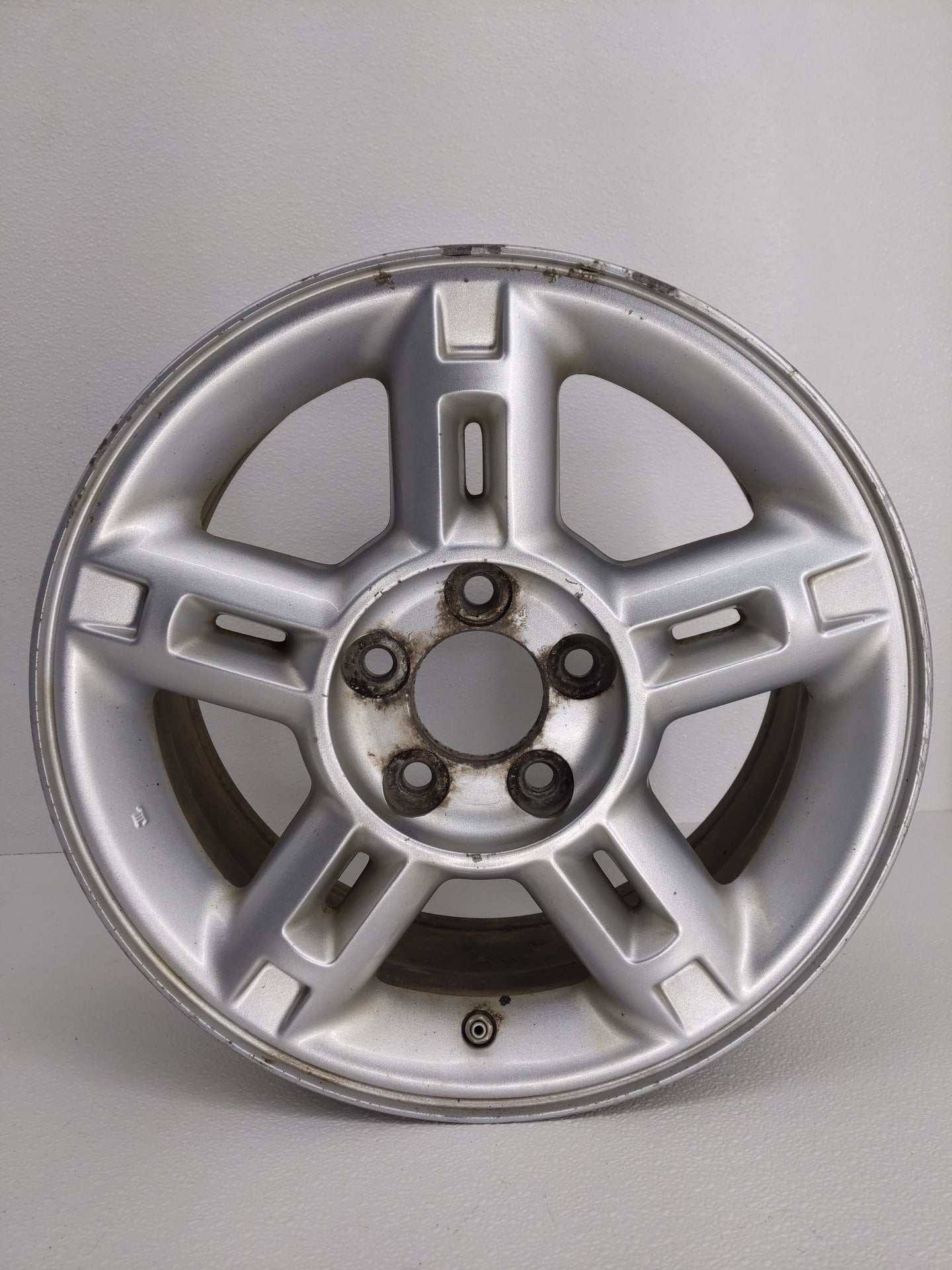 2004-2005 Ford Explorer Oem Wheel Rim 781592 - Oemusedautoparts1.com