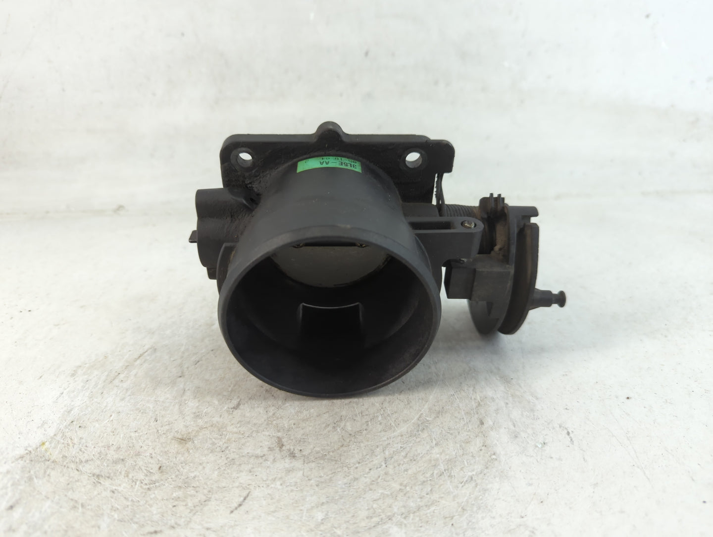 2001-2005 Ford Explorer Throttle Body P/N:3L5E-AA Fits Fits 2001 2002 2003 2004 2005 2006 2007 2008 2009 2010 2011 OEM Used 