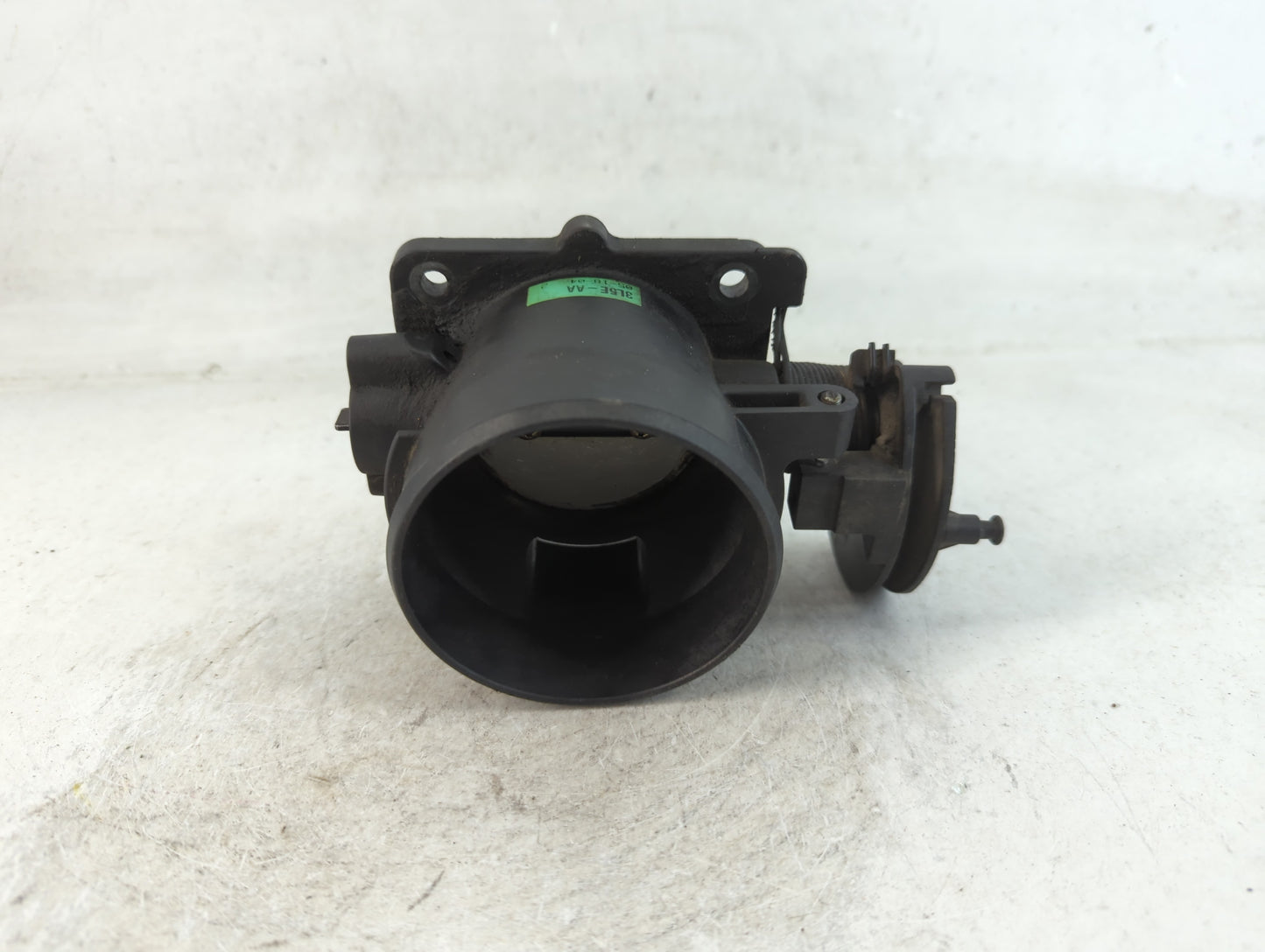 2001-2005 Ford Explorer Throttle Body P/N:3L5E-AA Fits Fits 2001 2002 2003 2004 2005 2006 2007 2008 2009 2010 2011 OEM Used 