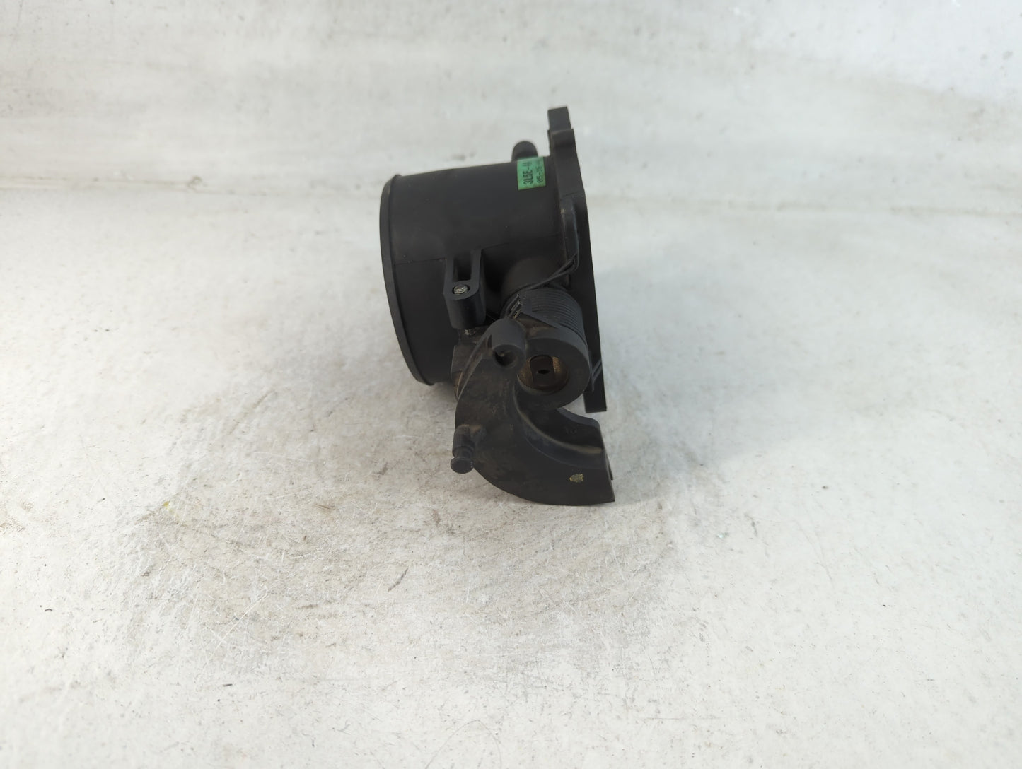 2001-2005 Ford Explorer Throttle Body P/N:3L5E-AA Fits Fits 2001 2002 2003 2004 2005 2006 2007 2008 2009 2010 2011 OEM Used 