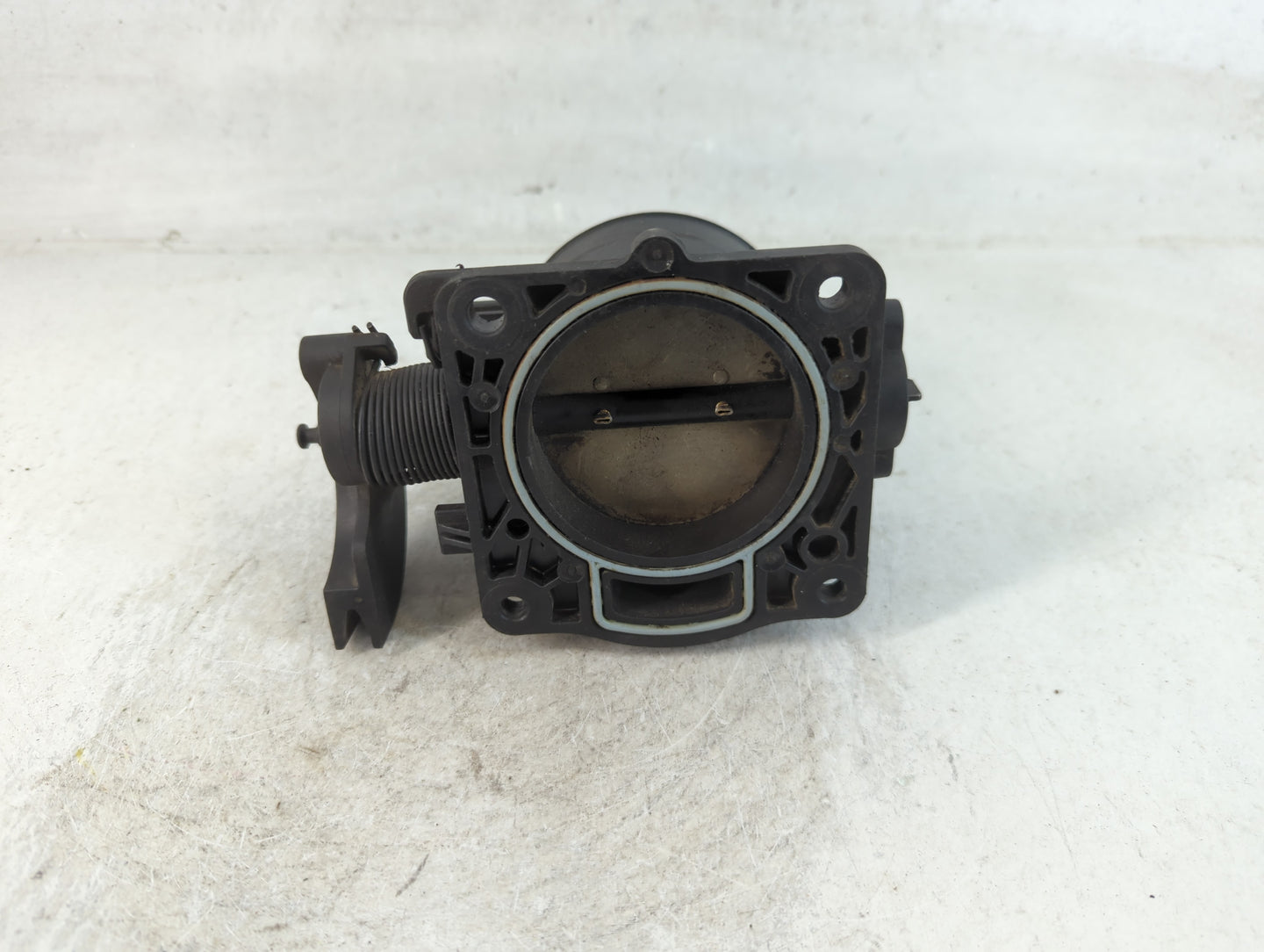 2001-2005 Ford Explorer Throttle Body P/N:3L5E-AA Fits Fits 2001 2002 2003 2004 2005 2006 2007 2008 2009 2010 2011 OEM Used 