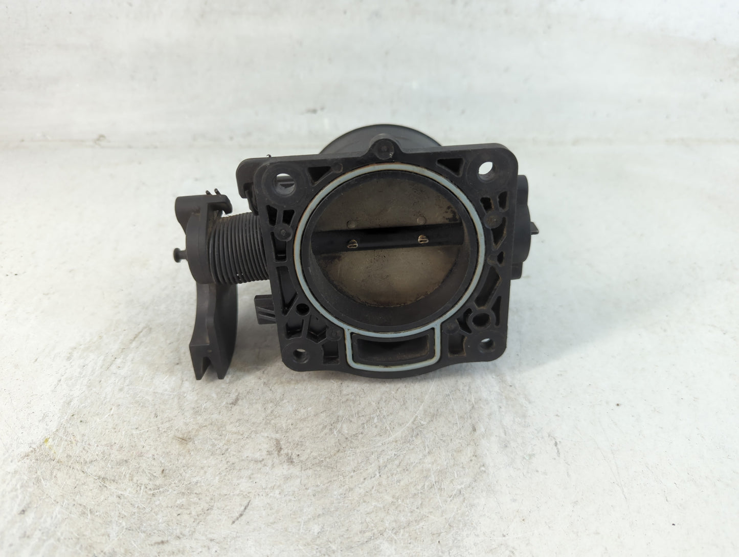 2001-2005 Ford Explorer Throttle Body P/N:3L5E-AA Fits Fits 2001 2002 2003 2004 2005 2006 2007 2008 2009 2010 2011 OEM Used 