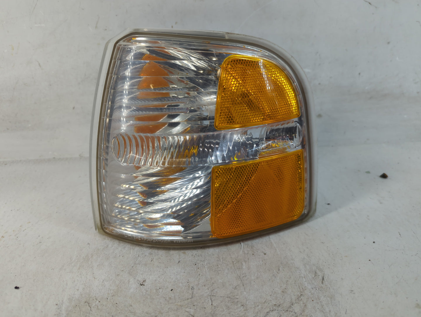2002-2005 Ford Explorer Driver Left Oem Fog Light Lamp - Oemusedautoparts1.com