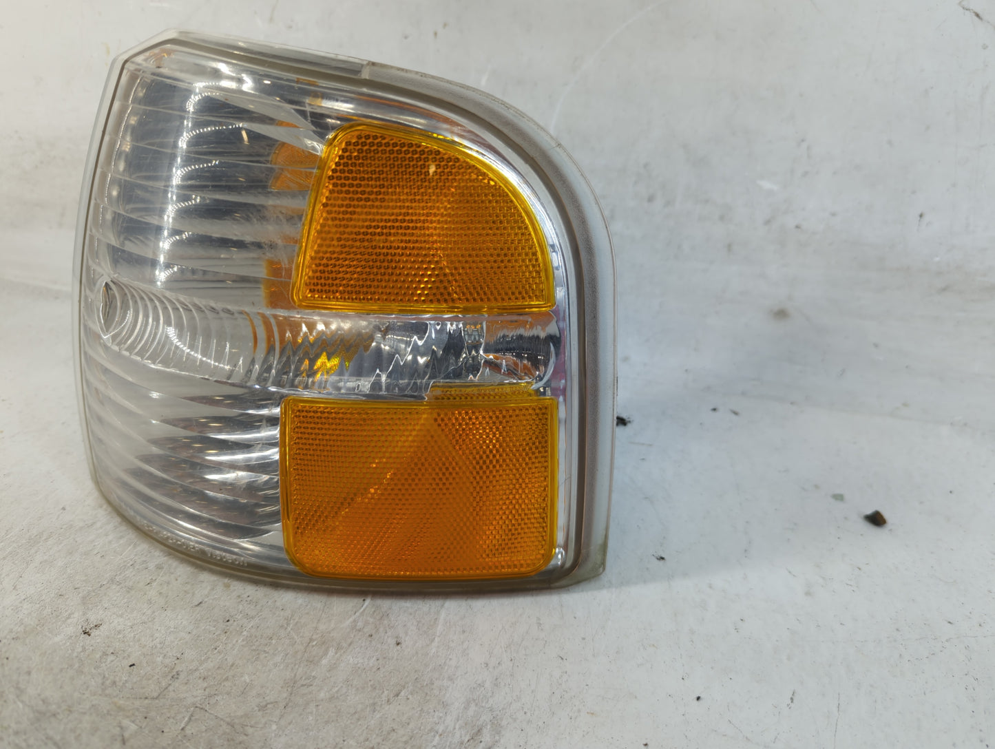 2002-2005 Ford Explorer Driver Left Oem Fog Light Lamp - Oemusedautoparts1.com