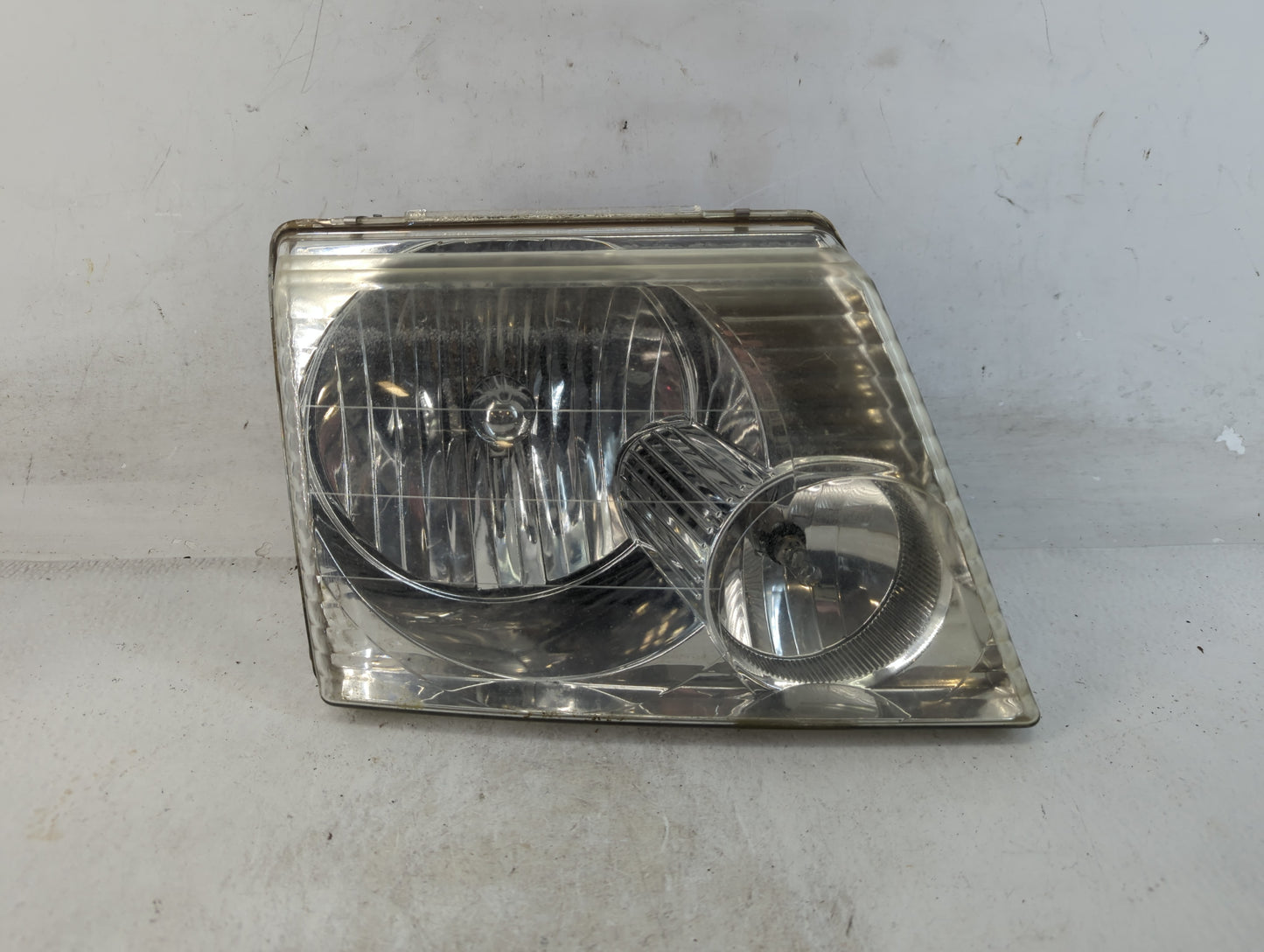 2002-2005 Ford Explorer Passenger Right Oem Head Light Headlight Lamp - Oemusedautoparts1.com