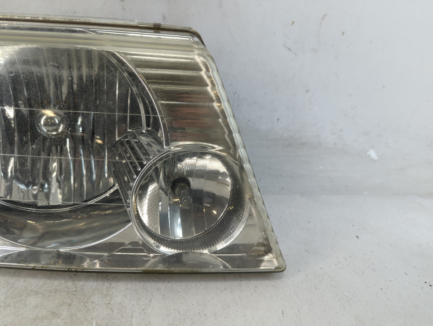 2002-2005 Ford Explorer Passenger Right Oem Head Light Headlight Lamp - Oemusedautoparts1.com