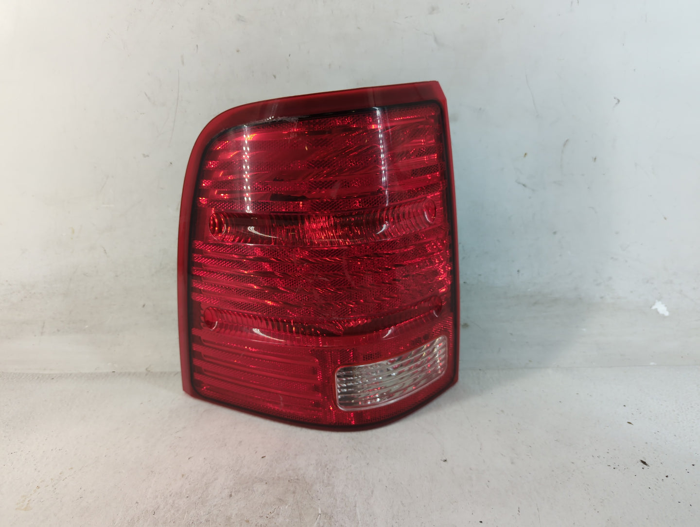 2002-2005 Ford Explorer Tail Light Assembly Driver Left OEM P/N:1L2X-13B505-B Fits Fits 2002 2003 2004 2005 OEM Used Auto Pa