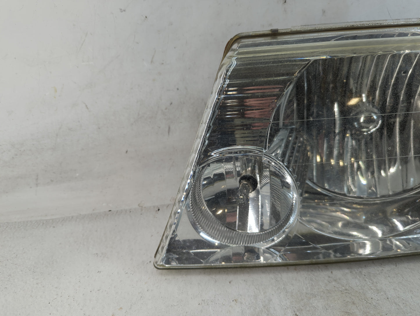 2002-2005 Ford Explorer Driver Left Oem Head Light Headlight Lamp - Oemusedautoparts1.com