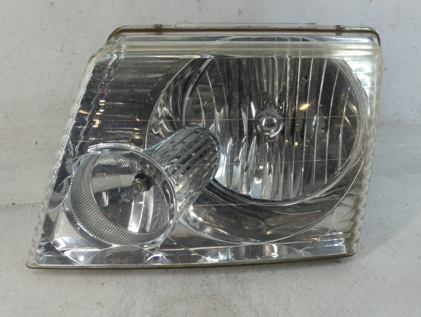 2002-2005 Ford Explorer Driver Left Oem Head Light Headlight Lamp - Oemusedautoparts1.com