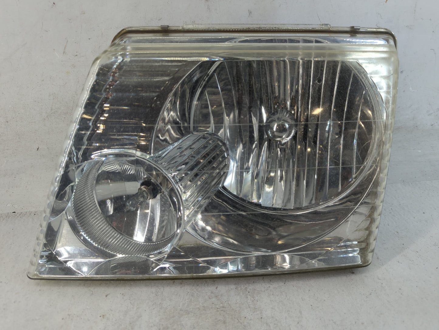 2002-2005 Ford Explorer Driver Left Oem Head Light Headlight Lamp - Oemusedautoparts1.com