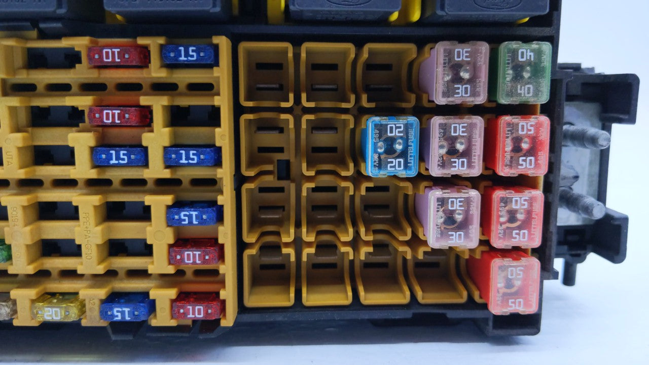 2001-2005 Ford Explorer Sport Fusebox Fuse Box Panel Relay Module Fits Fits 2001 2002 2003 2004 2005 OEM Used Auto Parts - O