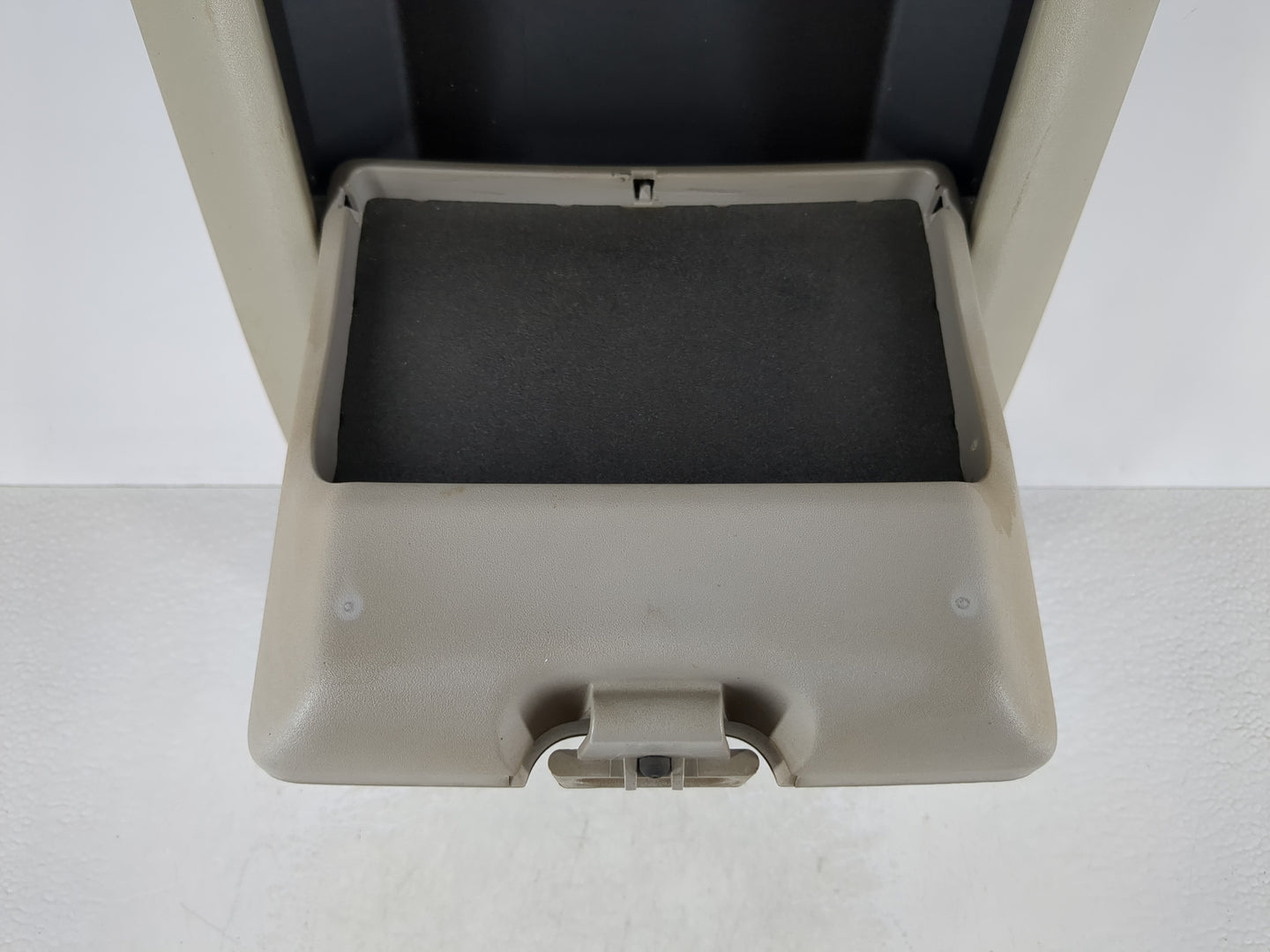 2005 Ford F-150 Overhead Roof Console - Oemusedautoparts1.com