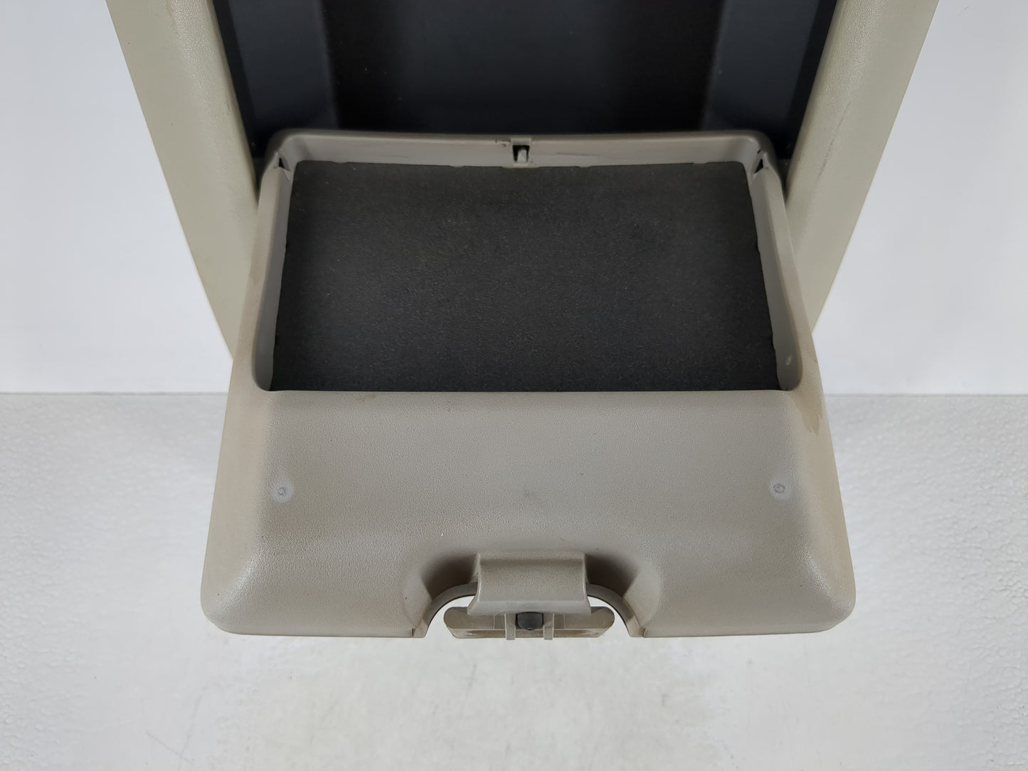 2005 Ford F-150 Overhead Roof Console - Oemusedautoparts1.com