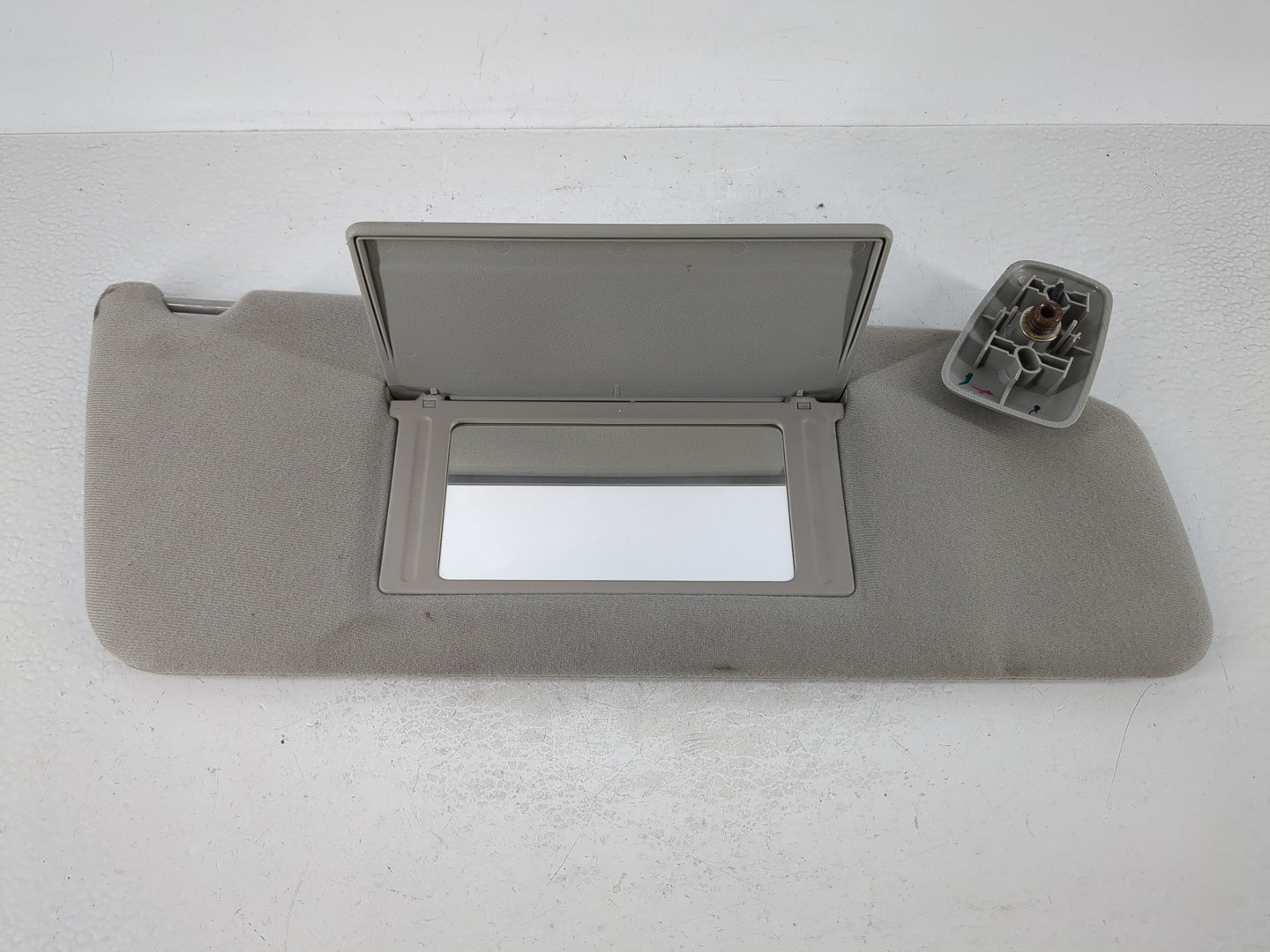 2004-2008 Ford F-150 Sun Visor Shade Replacement Passenger Right Mirror Fits Fits 2004 2005 2006 2007 2008 OEM Used Auto Par