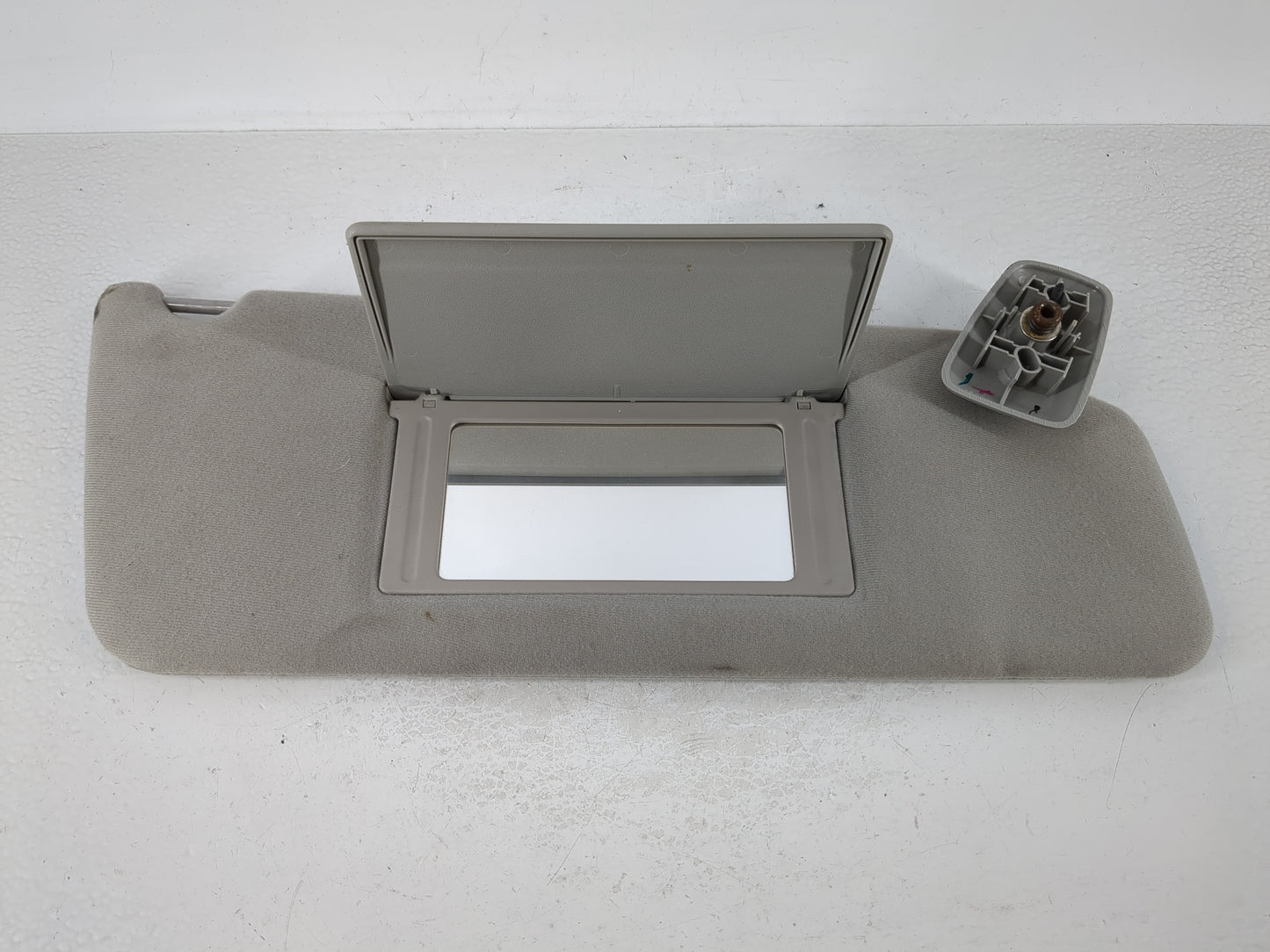 2004-2008 Ford F-150 Sun Visor Shade Replacement Passenger Right Mirror Fits Fits 2004 2005 2006 2007 2008 OEM Used Auto Par