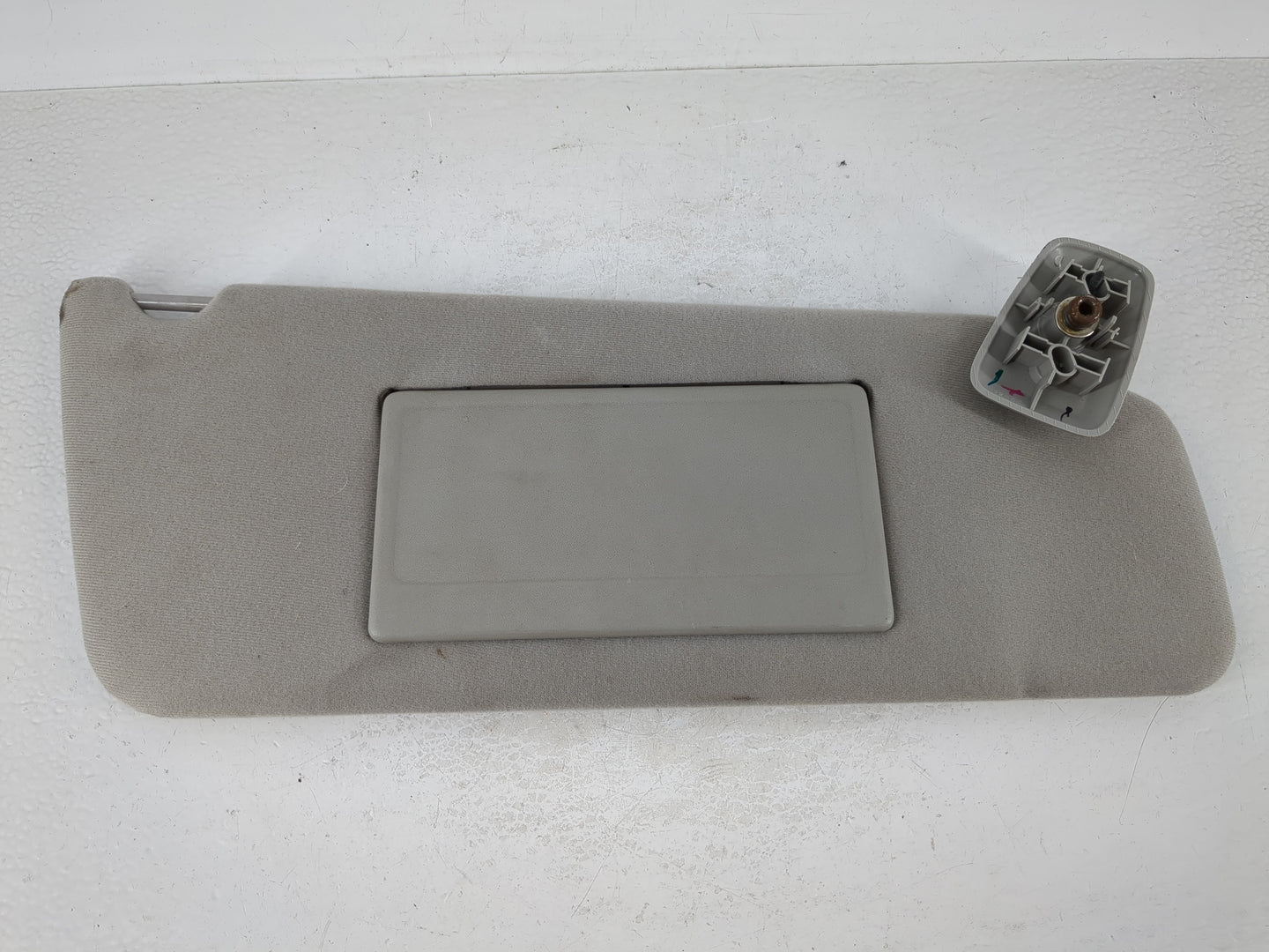 2004-2008 Ford F-150 Sun Visor Shade Replacement Passenger Right Mirror Fits Fits 2004 2005 2006 2007 2008 OEM Used Auto Par