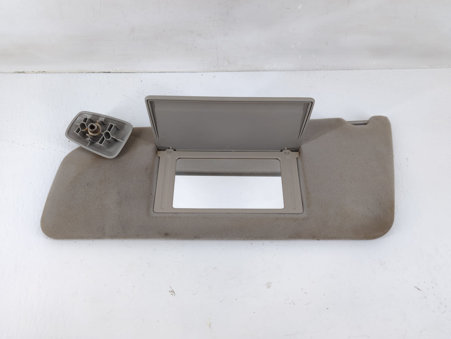 2004-2008 Ford F-150 Sun Visor Shade Replacement Passenger Right Mirror Fits Fits 2004 2005 2006 2007 2008 OEM Used Auto Par