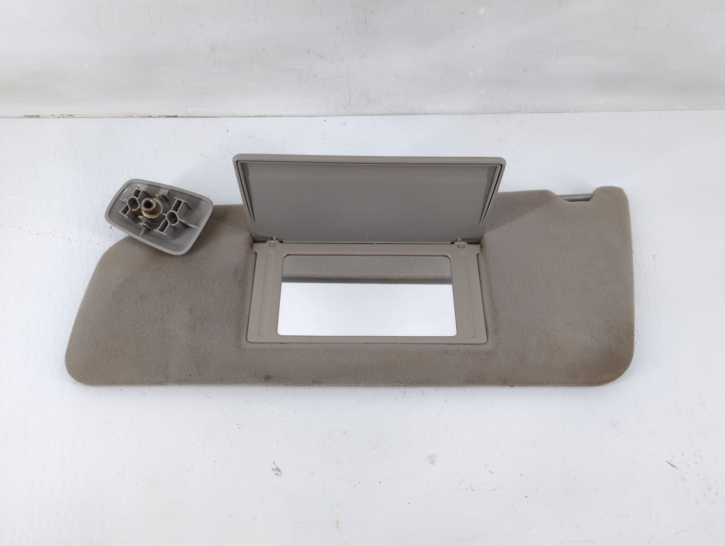 2004-2008 Ford F-150 Sun Visor Shade Replacement Passenger Right Mirror Fits Fits 2004 2005 2006 2007 2008 OEM Used Auto Par