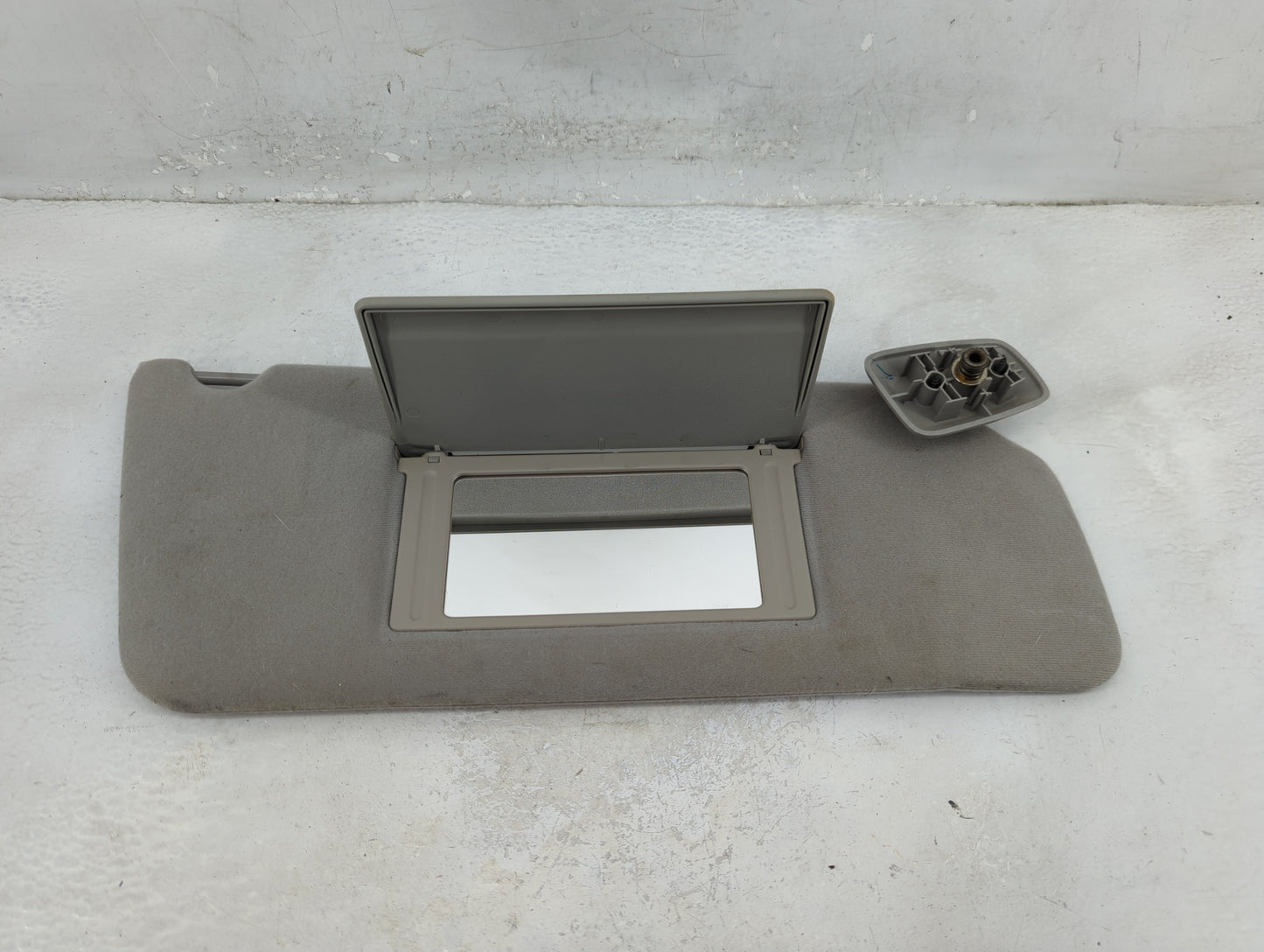 2004-2008 Ford F-150 Sun Visor Shade Replacement Passenger Right Mirror Fits Fits 2004 2005 2006 2007 2008 OEM Used Auto Par