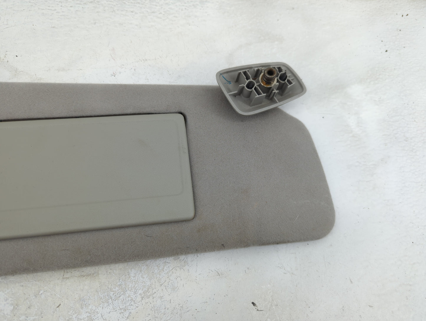 2004-2008 Ford F-150 Sun Visor Shade Replacement Passenger Right Mirror Fits Fits 2004 2005 2006 2007 2008 OEM Used Auto Par