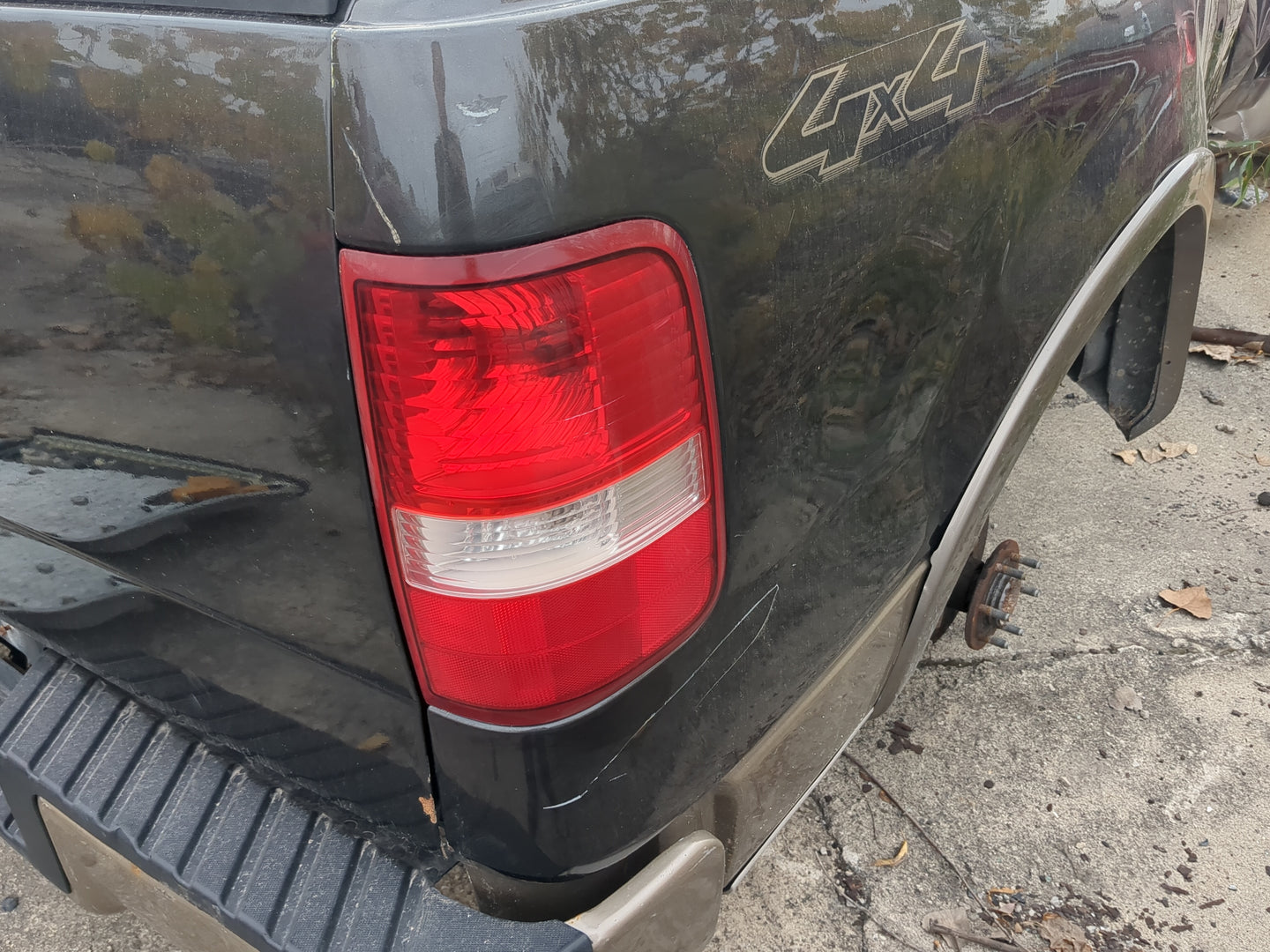 2004-2008 Ford F-150 Tail Light Assembly Passenger Right OEM Fits Fits 2004 2005 2006 2007 2008 OEM Used Auto Parts - Oemuse