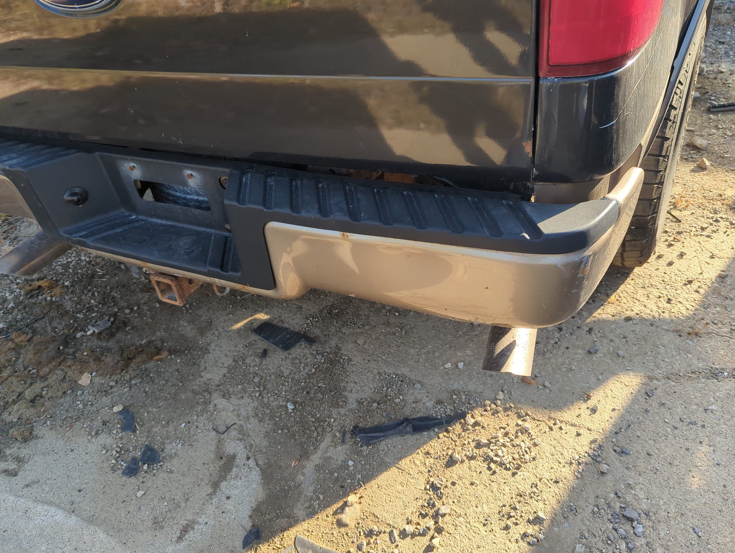 2004-2005 Ford F-150 Rear Bumper Assembly Oem 1164658 - Oemusedautoparts1.com