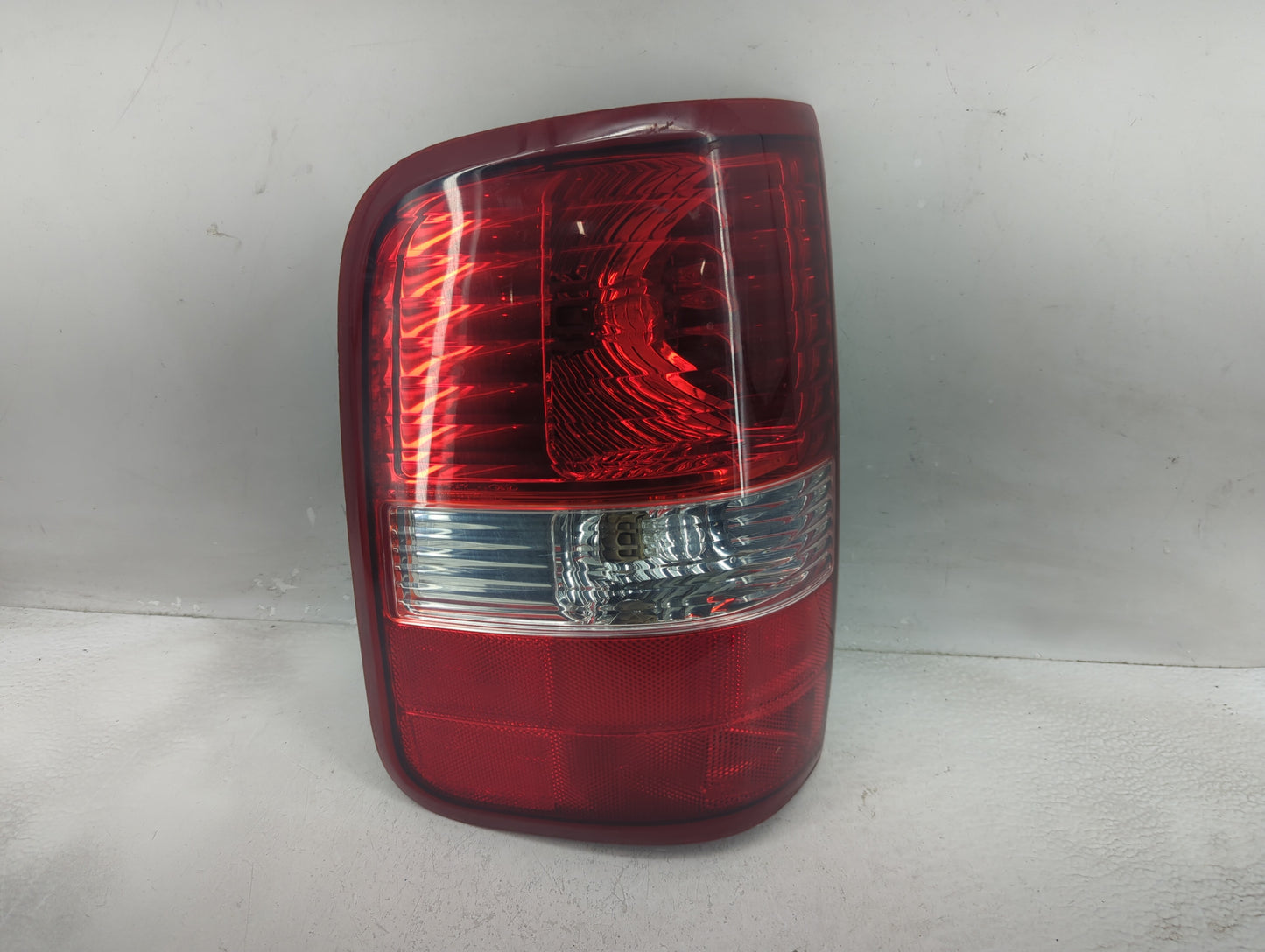 2004-2008 Ford F-150 Tail Light Assembly Driver Left OEM P/N:6L34-13B505-B 6L34-13B506-A Fits Fits 2004 2005 2006 2007 2008 