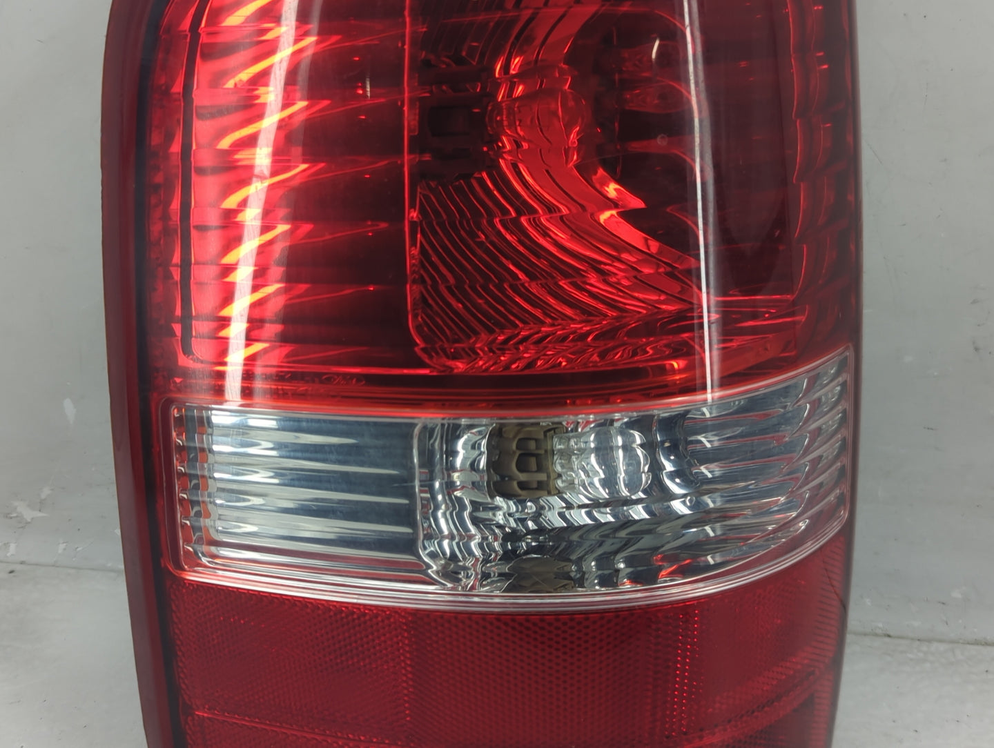 2004-2008 Ford F-150 Tail Light Assembly Driver Left OEM P/N:6L34-13B505-B 6L34-13B506-A Fits Fits 2004 2005 2006 2007 2008 