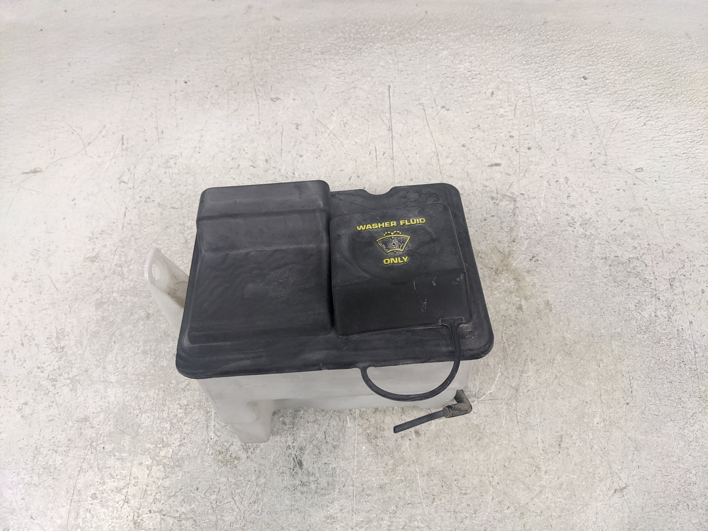 1998-2006 Ford F-150 Windshield Washer Fluid Reservoir Bottle Oem - Oemusedautoparts1.com
