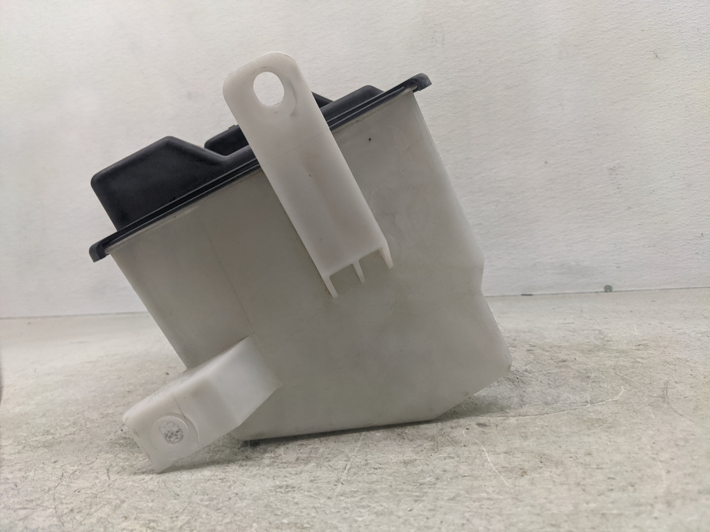 1998-2006 Ford F-150 Windshield Washer Fluid Reservoir Bottle Oem - Oemusedautoparts1.com