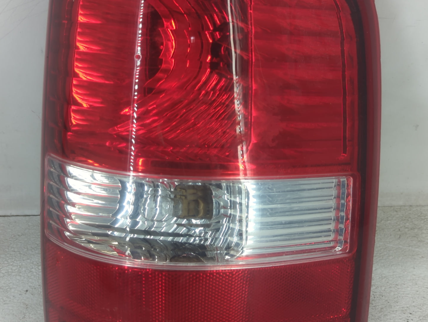 2004-2008 Ford F-150 Tail Light Assembly Passenger Right OEM P/N:6L3Z-13404-BA 8L34-13404-AA Fits Fits 2004 2005 2006 2007 2