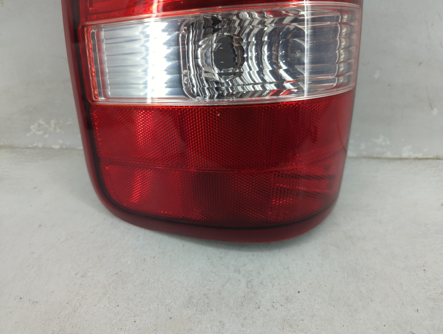 2004-2008 Ford F-150 Tail Light Assembly Driver Left OEM P/N:6L058C27787 P-221 Fits Fits 2004 2005 2006 2007 2008 OEM Used A