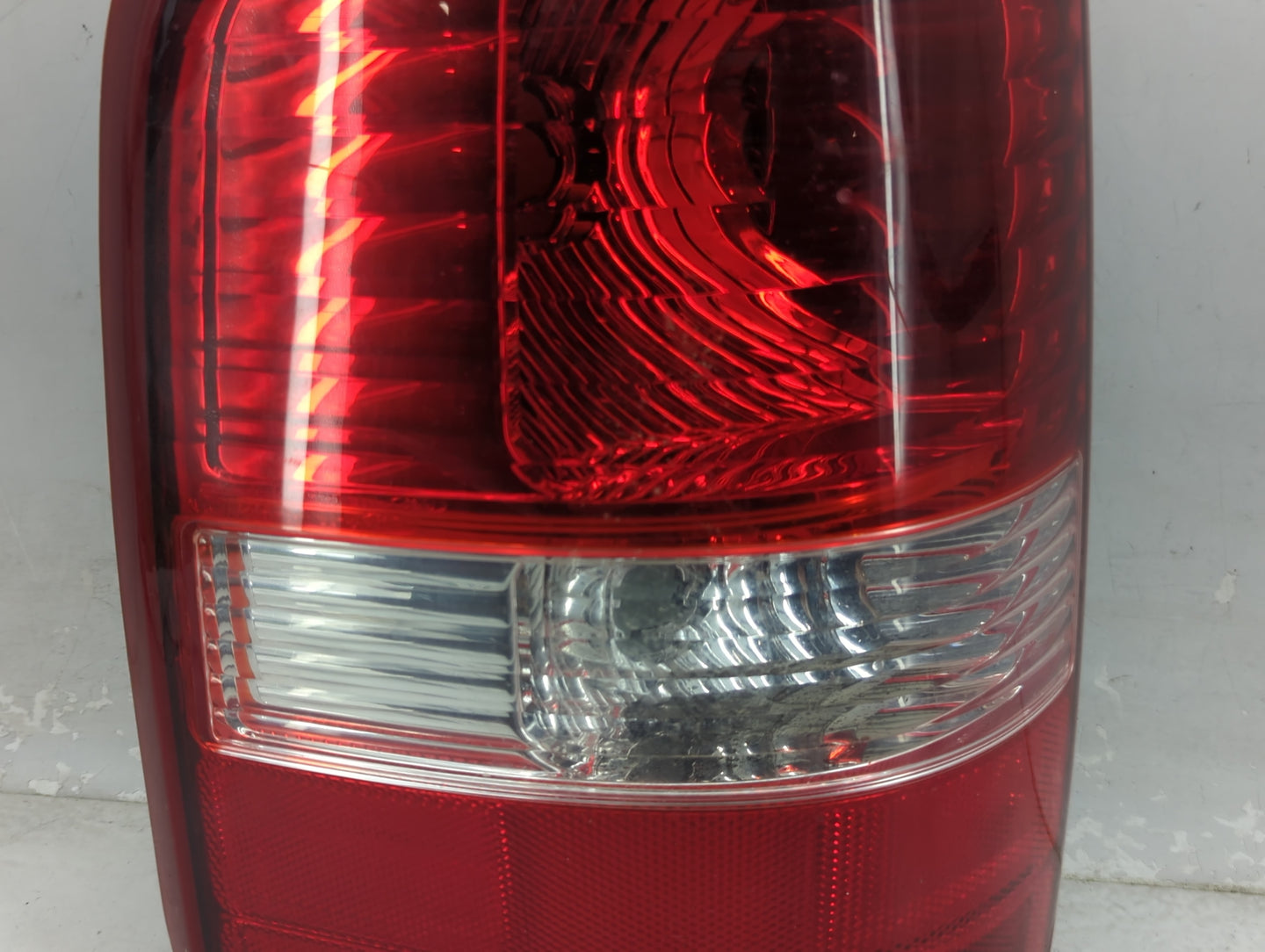 2004-2008 Ford F-150 Tail Light Assembly Driver Left OEM P/N:4L34-13B505-C 4L34-13B505-A Fits Fits 2004 2005 2006 2007 2008 